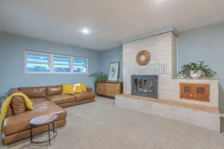 1521 Dartmouth Drive NE Living Room