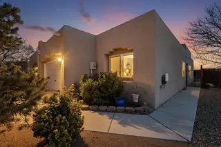 5900 Camino De La Luna NW, Albuquerque