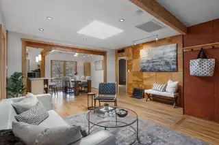 322 AMHERST Drive SE Living Room