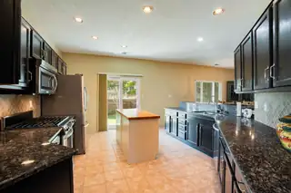 4004 Arapahoe Avenue NW Kitchen