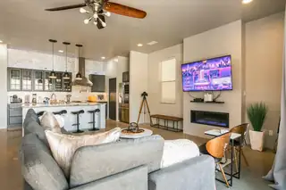 5735 University Boulevard SE 