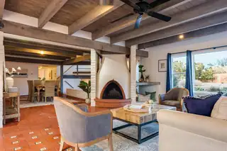 4000 Ivy Lawn Court NW Living Room