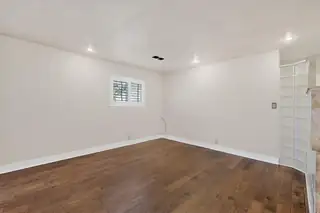 6500 Martin Court NE 