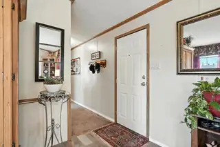 906 W 3rd Street Living Room