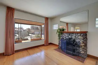 3421 Campus Boulevard NE Living Room