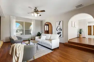 4008 Saint Andrews Drive SE Living Room