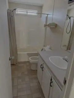 617 Wisconsin Street Bathroom