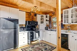 31 Lakeview Drive Kitchen