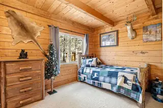 31 Lakeview Drive Bedroom