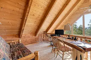 31 Lakeview Drive Home Office