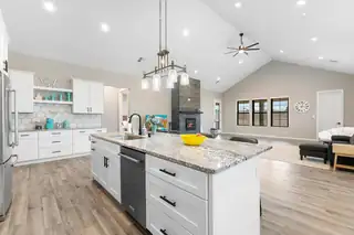 1645 16th Avenue SE Kitchen