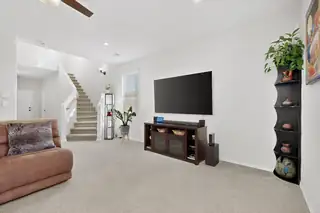 2334 Vista De Colinas Drive SE Living Room