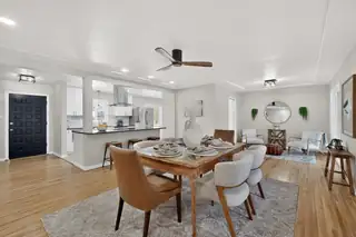 1404 Cagua Drive NE Living Room