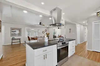 1404 Cagua Drive NE Kitchen