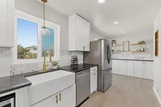 1404 Cagua Drive NE Kitchen