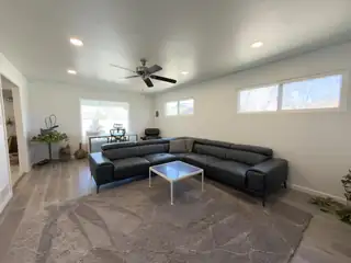 324 Chula Vista Place NE Living Room