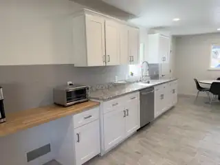 324 Chula Vista Place NE Kitchen