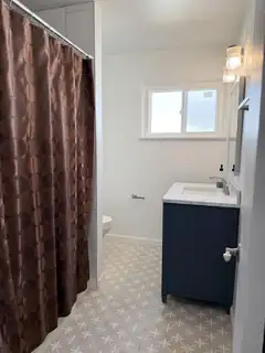 324 Chula Vista Place NE Bathroom