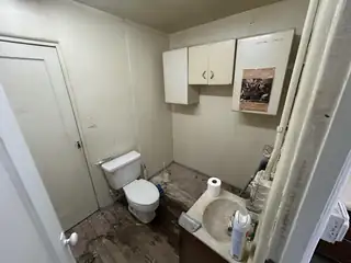342 Louisiana Boulevard NE Bathroom