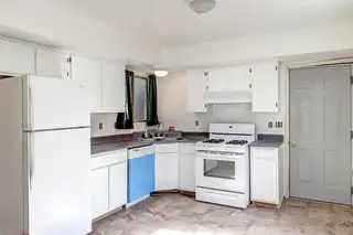 1613 Patti Place NE Kitchen