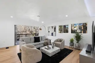 811 Lamp Post Circle SE Living Room