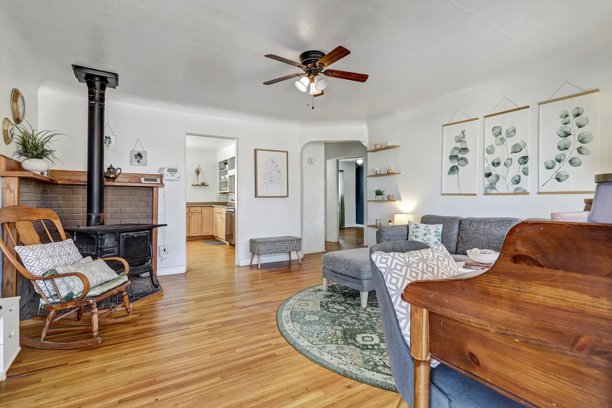 936 Palomas Drive SE