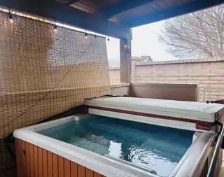 516 Arno Street NE Hot Tub