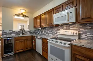 7339 Prairie Road NE Kitchen