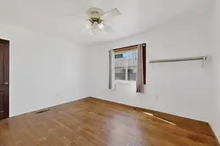 2621 McEarl Avenue SE Bedroom