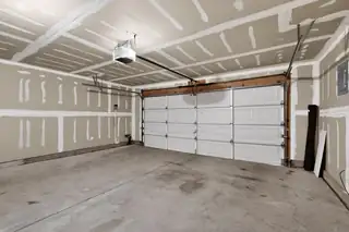 811 Bryce Canyon Street SE Garage