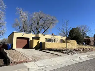 732 Loma Vista Drive NE 