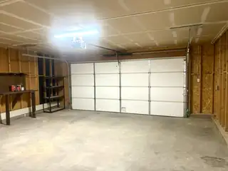 908 Riva Court NE Garage