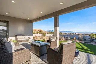 5731 Venada Court NE View