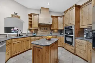 1 Caballo Sendero Kitchen