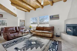 1 Caballo Sendero Living Room