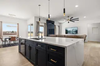 513 6th Street NE Kitchen