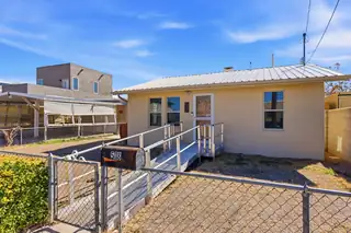 518 Kinley Avenue NW, Albuquerque