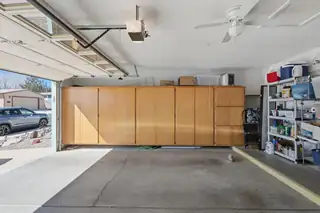 132 Sunrise Bluffs Drive Garage