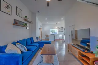 800 13th Street NW Living Room