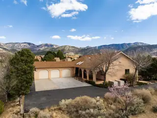 1415 San Rafael Avenue NE 