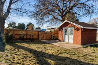 7601 Vista Del Arroyo Avenue NE Backyard