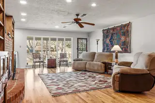 7601 Vista Del Arroyo Avenue NE Living Room