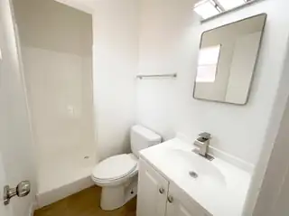 628 Florida Street SE Bathroom