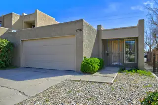 6700 Los Trechos Court NE, Albuquerque 