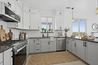 421 9th Avenue NE Kitchen