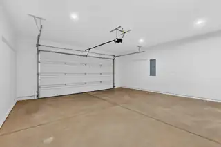 421 9th Avenue NE Garage