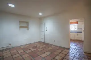 902 Edith Boulevard NE 