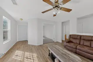 414 W Shorewood Drive NW Living Room