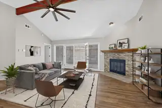 5404 Roanoke Avenue NW Living Room