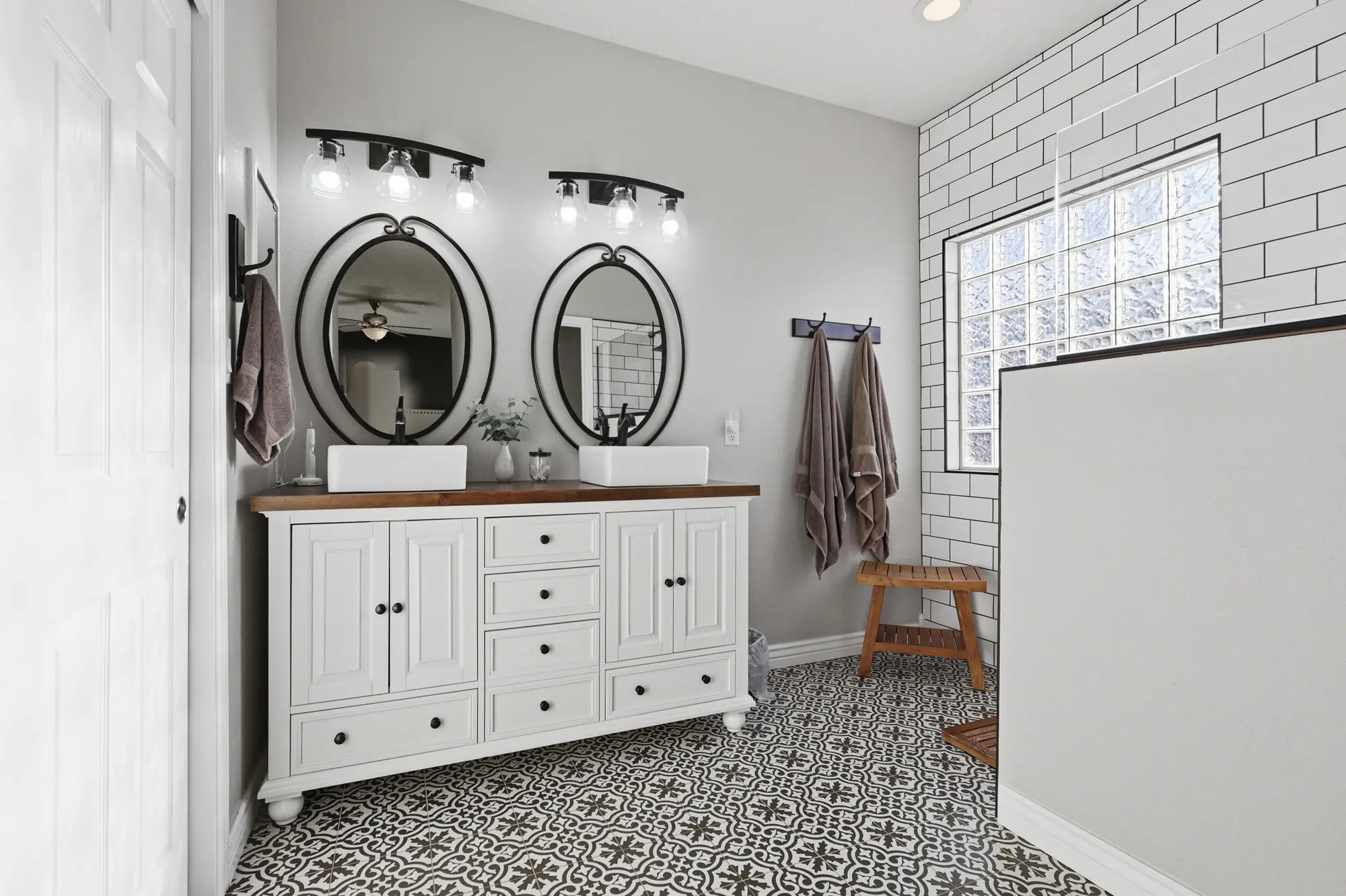 229 Paseo Vista Loop NE